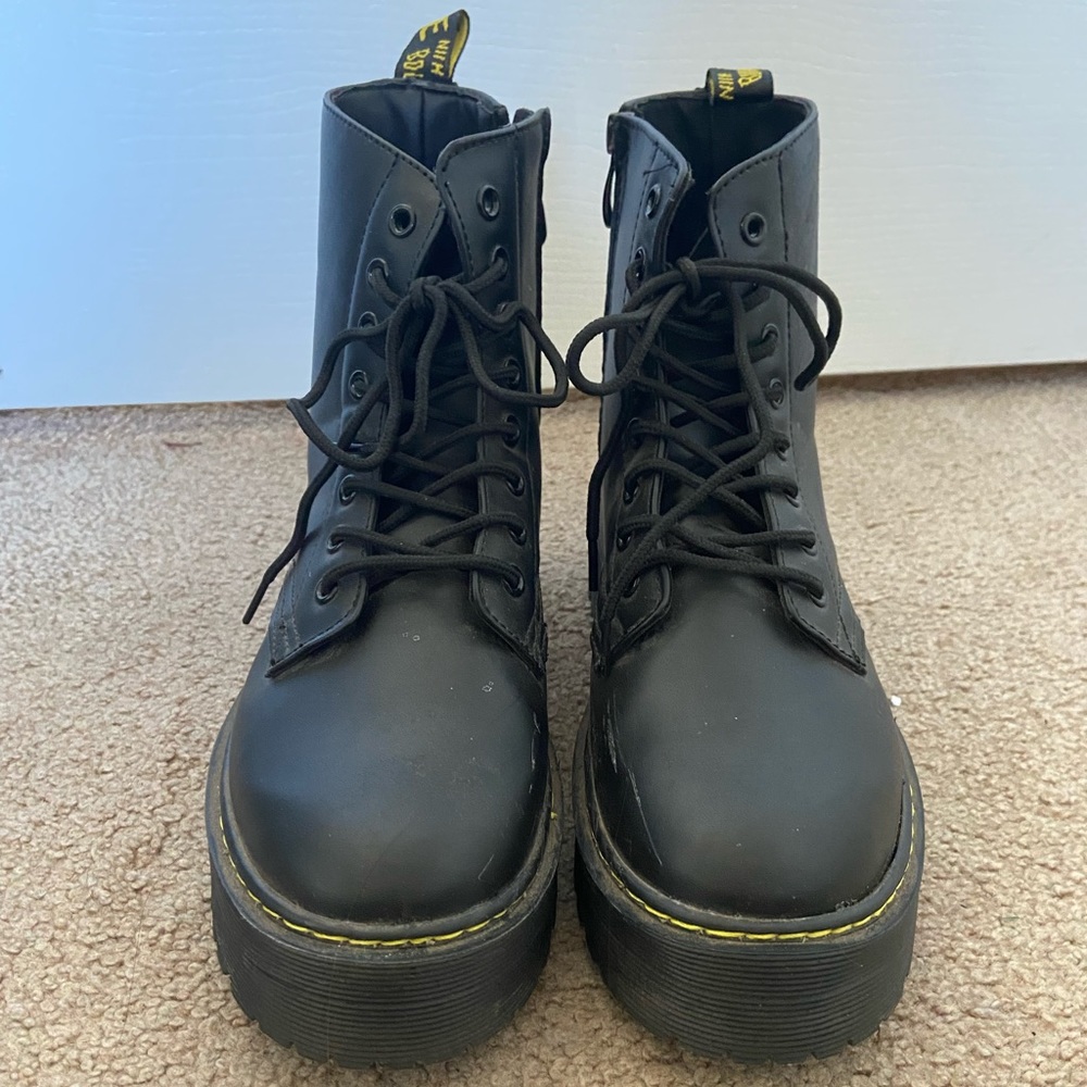 DOC MARTENS PLATFORM DUPE